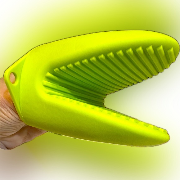 MINI SILICONE OVEN MITT POT HOLDER HOT PAD HEAT PROTECTION SHARK BITE LIME GREEN - Picture 1 of 7